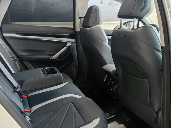 2026 Geely Atlas II, серебристый - вид 22