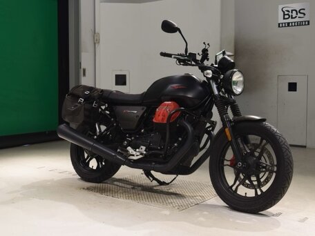 2019 Moto Guzzi V 7 III, чёрный, 792000 рублей, вид 3