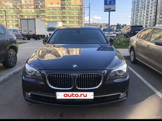 2009 BMW 7 серии 740i V (F01/F02/F04), серый, 1350000 рублей, вид 2