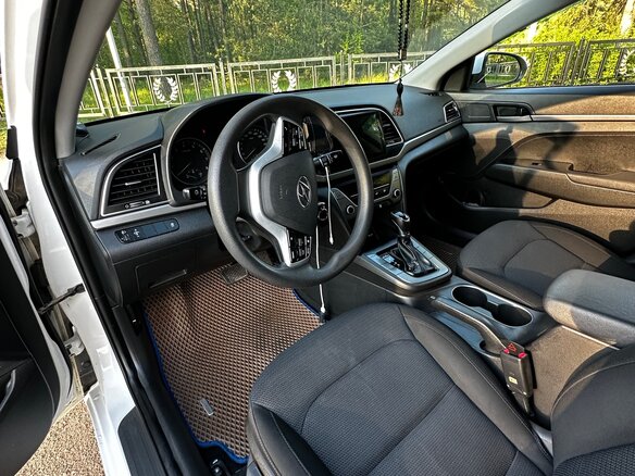 2016 Hyundai Elantra VI (AD), белый, 980000 рублей - вид 8