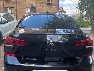 2021 Volkswagen Polo VI, чёрный, 1500000 рублей, вид 3