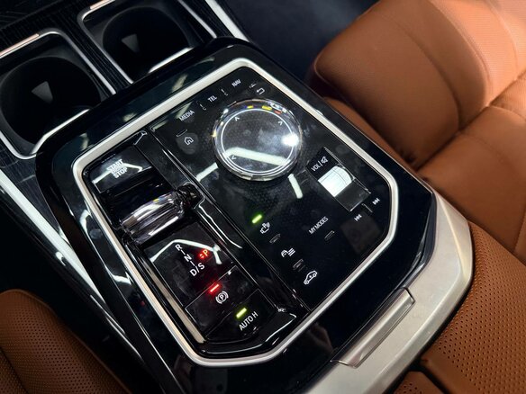 2025 BMW 7 серии 740d xDrive VII (G70), чёрный - вид 22