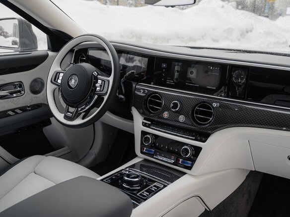 2026 Rolls-Royce Ghost Black Badge II Рестайлинг (Series II), серый, 58900000 рублей - вид 27