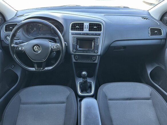 2016 Volkswagen Polo V Рестайлинг, белый, 920000 рублей - вид 9