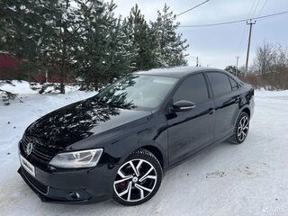 2013 Volkswagen Jetta VI, чёрный, 850000 рублей, вид 2