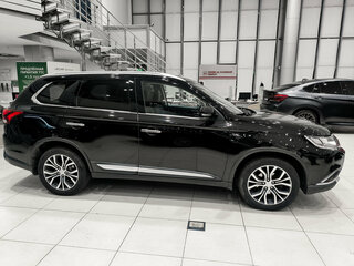 2015 Mitsubishi Outlander III Рестайлинг, чёрный, 2220000 рублей, вид 4