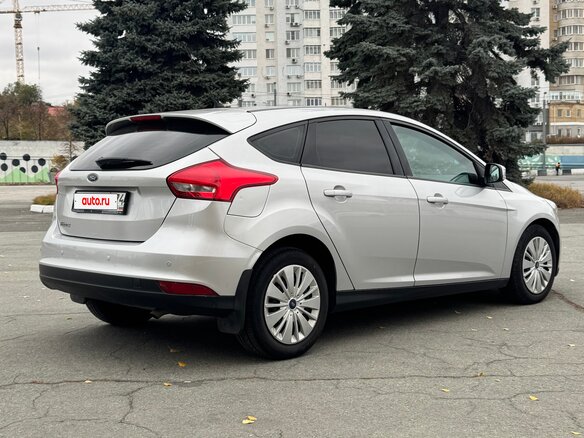 2016 Ford Focus III Рестайлинг, серебристый, 980000 рублей - вид 3