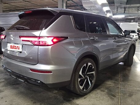 2022 Mitsubishi Outlander IV, серый, 3350000 рублей, вид 3