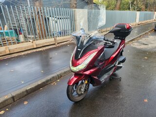 2022 Honda PCX 125, красный, 320000 рублей, вид 2