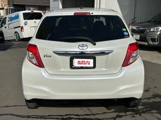 2015 Toyota Vitz III (XP130) Рестайлинг, белый, 550404 рублей, вид 4
