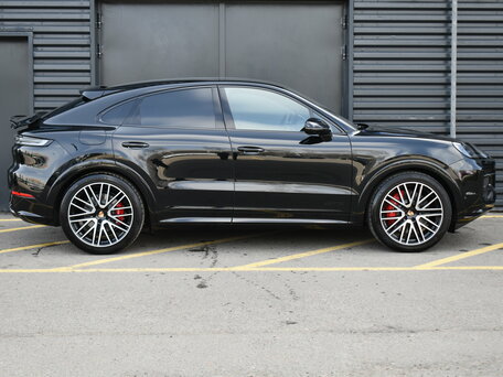 2026 Porsche Cayenne GTS Coupé III Рестайлинг, чёрный, 23890000 рублей, вид 4