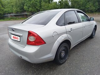 2009 Ford Focus II Рестайлинг, серебристый, 200000 рублей, вид 4