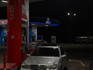 2001 Mercedes-Benz C-Класс 240 II (W203), серебристый, 620000 рублей, вид 2