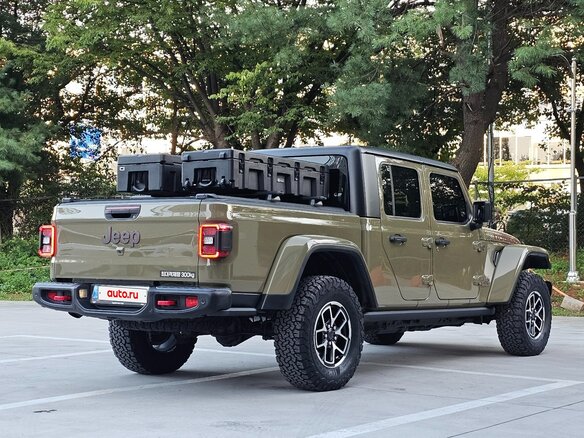 2025 Jeep Gladiator II (JT) Рестайлинг, зелёный, 8100000 рублей - вид 2