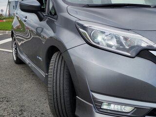 2018 Nissan Note e-Power II Рестайлинг, серый, 1150000 рублей, вид 5