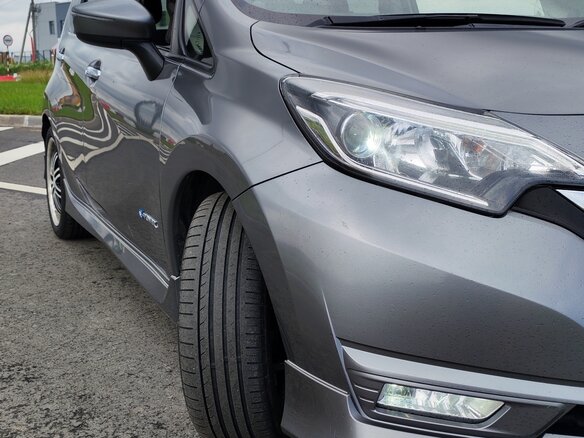2018 Nissan Note e-Power II Рестайлинг, серый, 1150000 рублей - вид 4