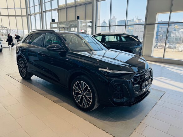 2026 Audi Q5 L III (GU), чёрный, 6500000 рублей - вид 2