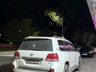 2011 Toyota Land Cruiser 200 Series, белый, 3600000 рублей, вид 5