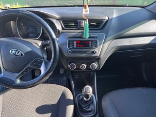 2015 Kia Rio 6-speed III, голубой, 700000 рублей, вид 4