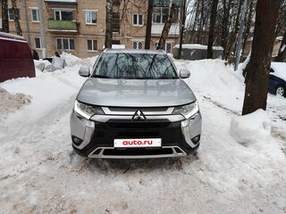 2020 Mitsubishi Outlander III Рестайлинг 3, серебристый, 2150000 рублей, вид 2