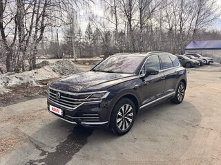 2021 Volkswagen Touareg III, чёрный, 5100000 рублей, вид 2