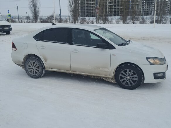 2019 Volkswagen Polo V Рестайлинг, белый, 900000 рублей - вид 1