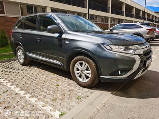 2018 Mitsubishi Outlander III Рестайлинг 3, серый, 1799000 рублей, вид 2