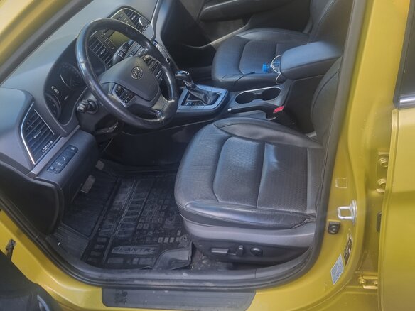 2016 Hyundai Elantra VI (AD), золотистый, 1000000 рублей - вид 6