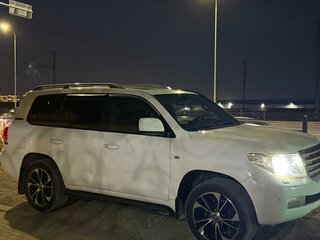 2011 Toyota Land Cruiser 200 Series, белый, 3600000 рублей, вид 3