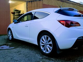 2013 Opel Astra GTC J Рестайлинг, белый, 725000 рублей, вид 5