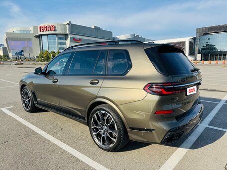 2024 BMW X7 40i I (G07) Рестайлинг, зелёный, 13420000 рублей, вид 3