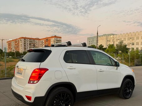 2022 Chevrolet Trax I Рестайлинг, белый, 1400000 рублей, вид 4