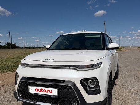 2022 Kia Soul III Рестайлинг, белый, 2100000 рублей, вид 3