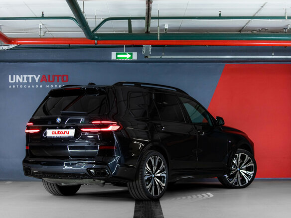 2026 BMW X7 40i I (G07) Рестайлинг, чёрный - вид 4