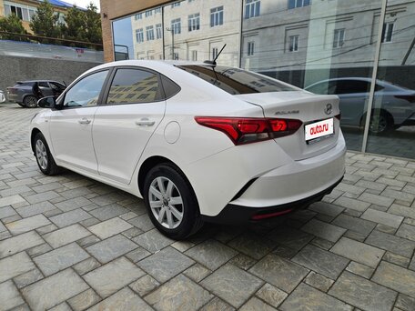 2021 Hyundai Solaris II Рестайлинг, белый, 1550000 рублей, вид 2