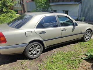 1997 Mercedes-Benz C-Класс 180 I (W202) Рестайлинг, бежевый, 350000 рублей, вид 3