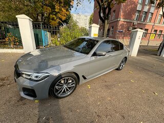 2020 BMW 5 серии 520d xDrive VII (G30/G31/G38) Рестайлинг, серый, 3690000 рублей, вид 3