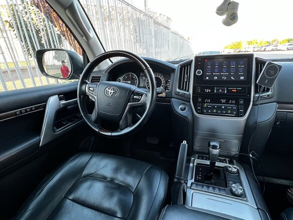 2016 Toyota Land Cruiser 200 Series Рестайлинг 2, чёрный, 6200000 рублей - вид 17