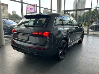 2025 Audi Q7 50 TDI II (4M) Рестайлинг 2, серый, 13800000 рублей, вид 4