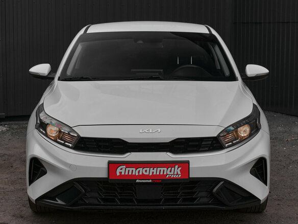 2021 Kia K3 II Рестайлинг, белый, 1725000 рублей - вид 2
