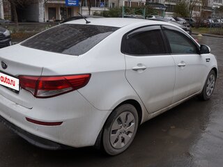 2015 Kia Rio III Рестайлинг, белый, 1100000 рублей, вид 3