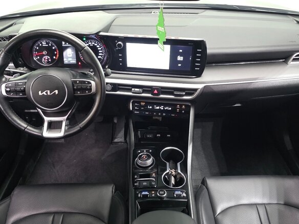 2022 Kia K5 III, чёрный, 2098000 рублей - вид 7