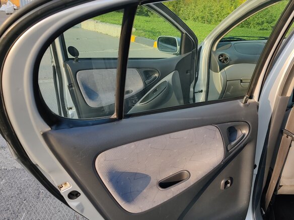 1999 Toyota Vitz I (P10), серебристый - вид 17
