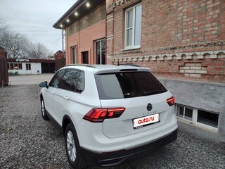 2021 Volkswagen Tiguan II Рестайлинг, белый, 2400000 рублей, вид 4