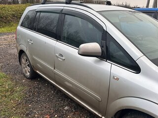 2011 Opel Zafira B Рестайлинг, серебристый, 740000 рублей, вид 2