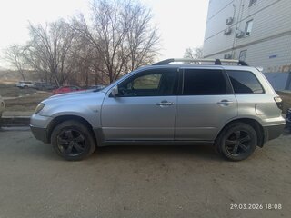 2004 Mitsubishi Outlander I, серебристый, 599000 рублей, вид 3