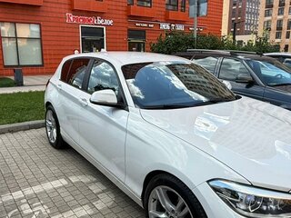 2017 BMW 1 серии 118i II (F20/F21) Рестайлинг, белый, 1465000 рублей, вид 2