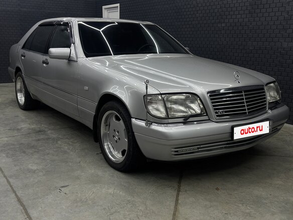 1997 Mercedes-Benz S-Класс 500 Long III (W140) Рестайлинг, серый, 3500000 рублей - вид 3