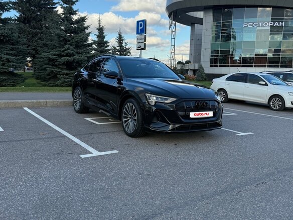 2021 Audi e-tron Sportback 50 I, чёрный, 4800000 рублей - вид 3