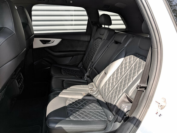 2020 Audi Q7 55 TFSI II (4M) Рестайлинг, белый, 5185000 рублей - вид 18